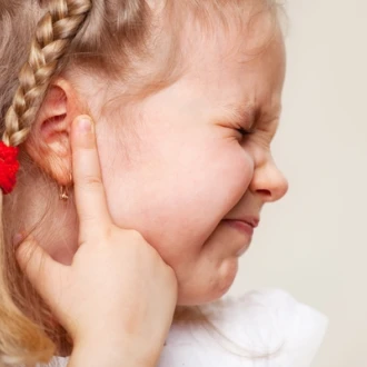 Otita medie in copilarie - cauza pentru pierderea auzului la adulti