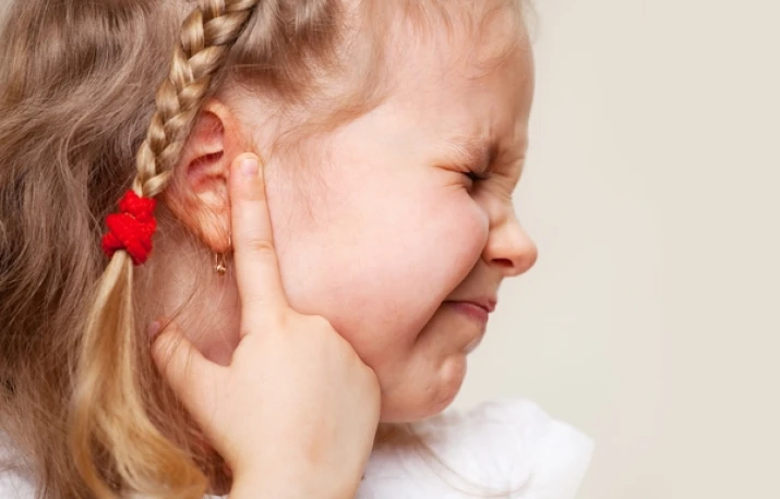 Otita medie in copilarie - cauza pentru pierderea auzului la adulti