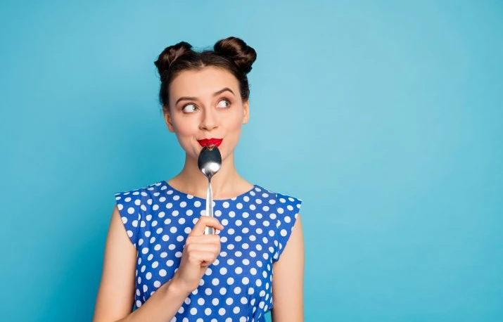 Alimentația pe fond emoțional – cum o recunoaștem și tehnici de gestionare