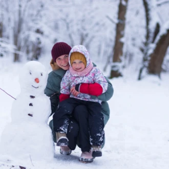 Tradiții sănătoase pentru copii și părinți – transformați obiceiurile de iarnă în lecții de viață
