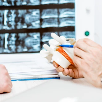 HERNIA DE DISC – SOLUȚII FĂRĂ OPERAȚIE