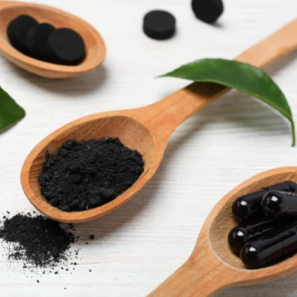 8 întrebuințări ale cărbunelui medicinal în farmacia de acasă