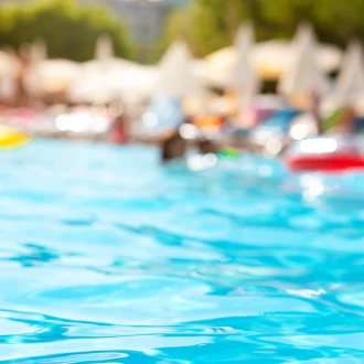 Ce boli poți lua de la piscină