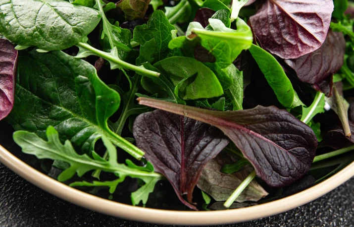 Dieta antiinflamatoare: alimente care reduc inflamația și cresc energia