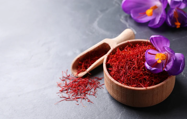 Șofranul ca antiinflamator – beneficii și atenționări