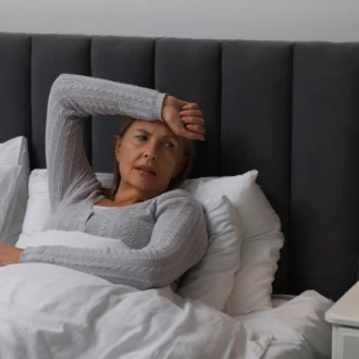 Gura uscată și schimbările hormonale din menopauză