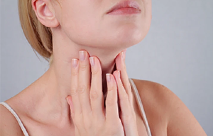 Tiroidita Hashimoto – când organismul atacă glanda tiroidă